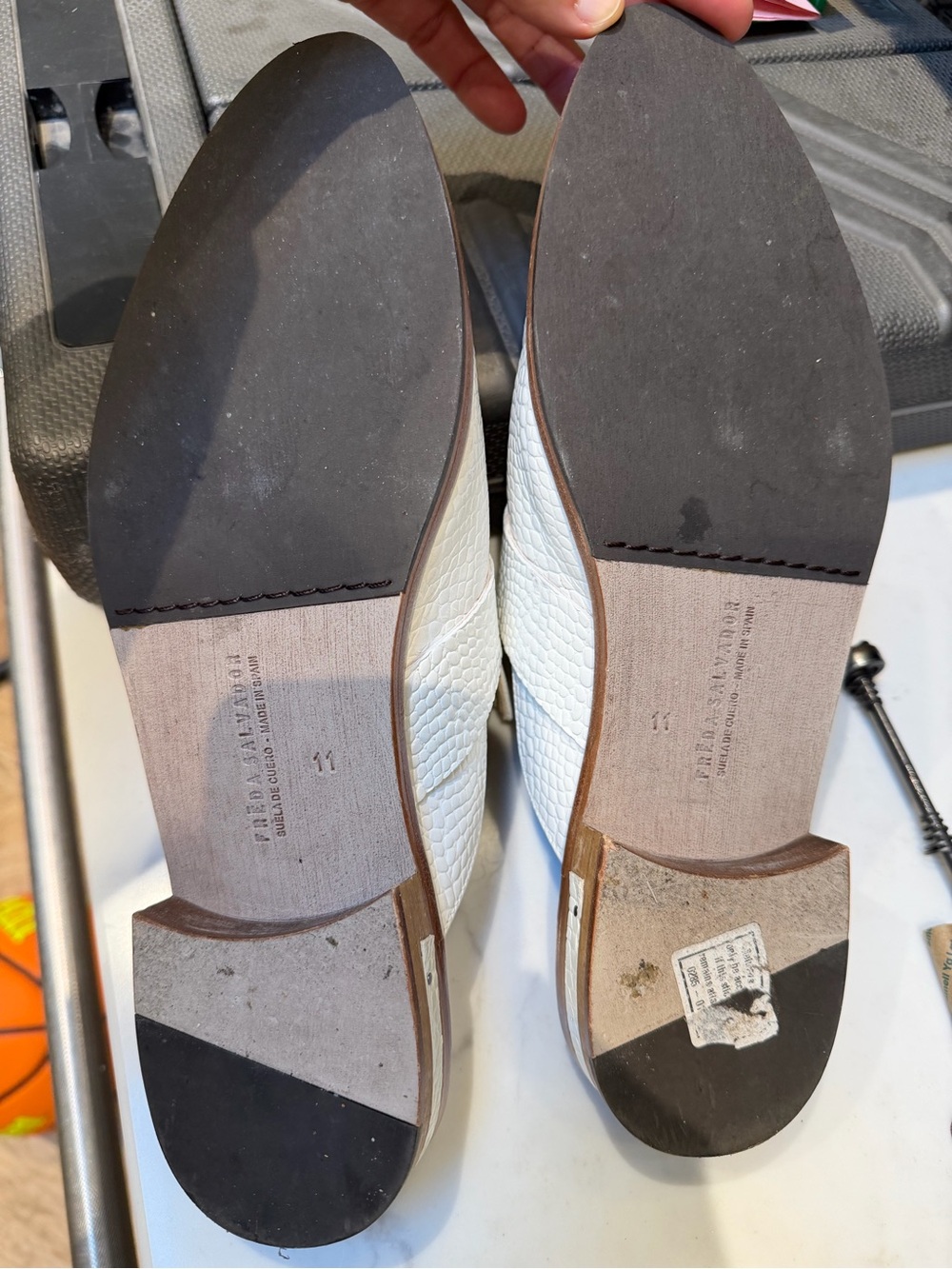 Freda Salvador White Textured Loafers super cute like new!